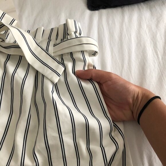 Zara TRF Pleated Belted High Waist Paper Bag Shorts White Striped Size XS New - Picture 7 of 7
